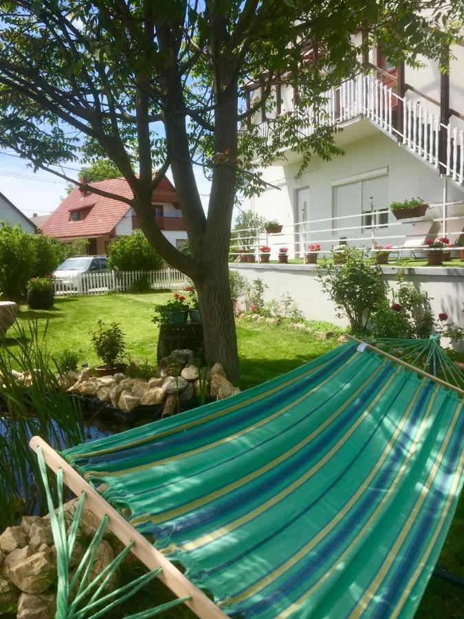 Lelle -Kert Apartman 03 Balatonlelle Exterior photo